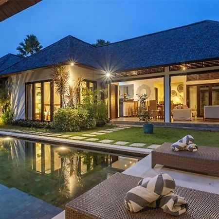 Villa Tiga Mangga By Optimum Bali Villas Семіньяк Екстер'єр фото